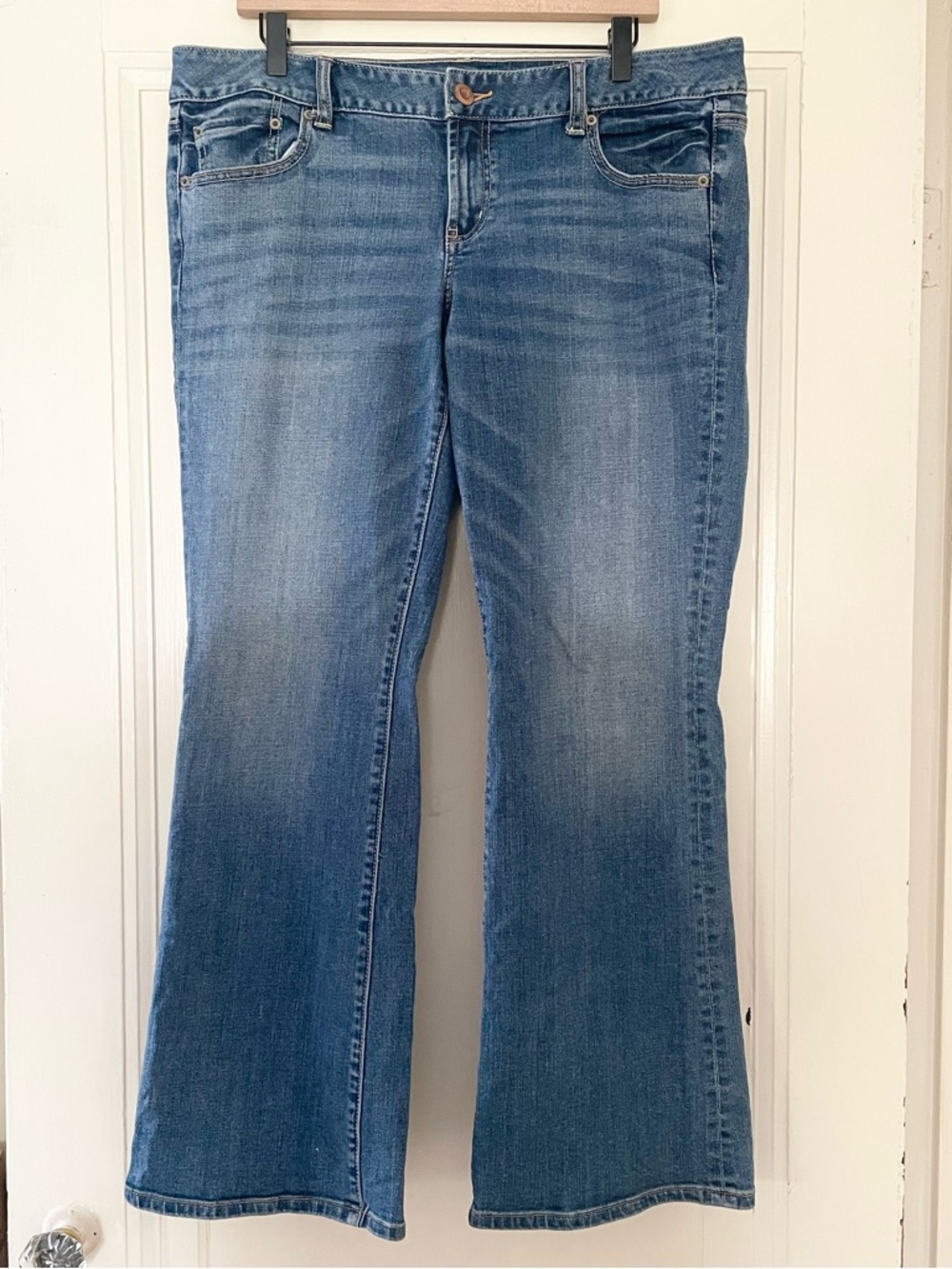 American Eagle Favorite Boyfriend Stretch Denim Flare Jeans, Medium Wash, Sz 16R